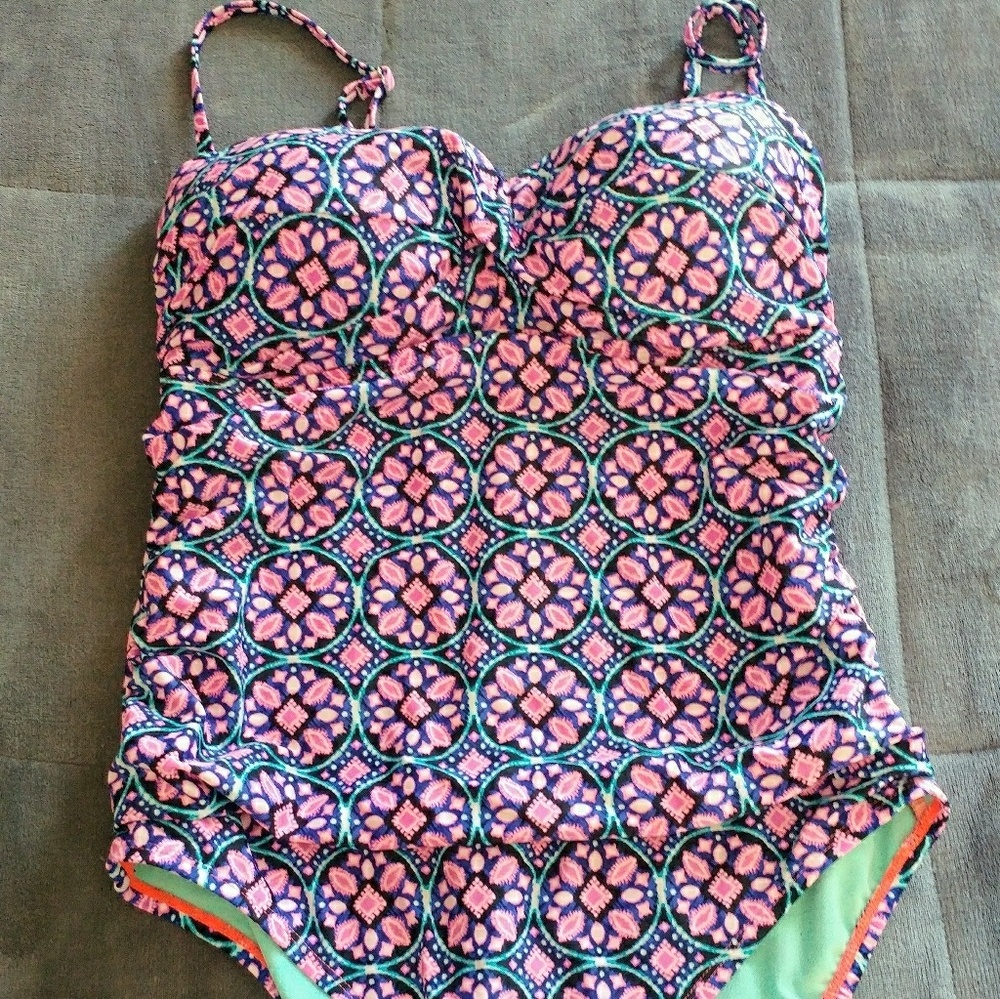 One piece swim suit
